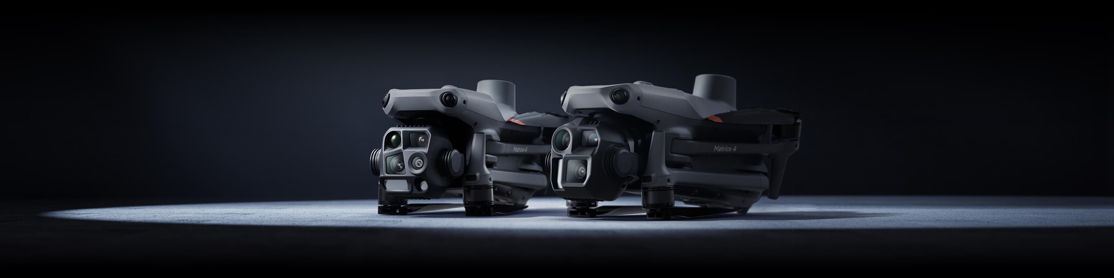 DJI Matrice 4E berdampingan dengan Matrice 4T