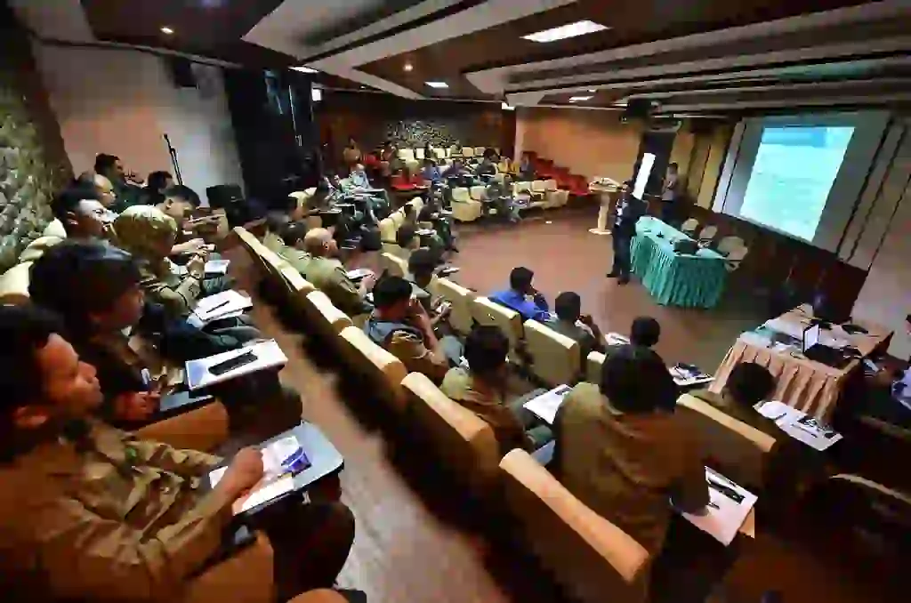 Sesi sosialisasi regulasi penerbangan drone dihadiri banyak peserta dari berbagai instansi